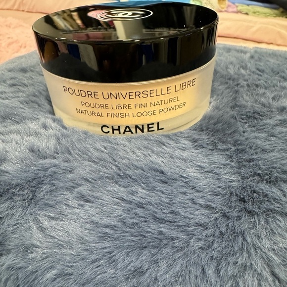 CHANEL
★
POUDRE UNIVERSELLE
LIBRE
Natural Finish Loose Powder 30 - Picture 9 of 10